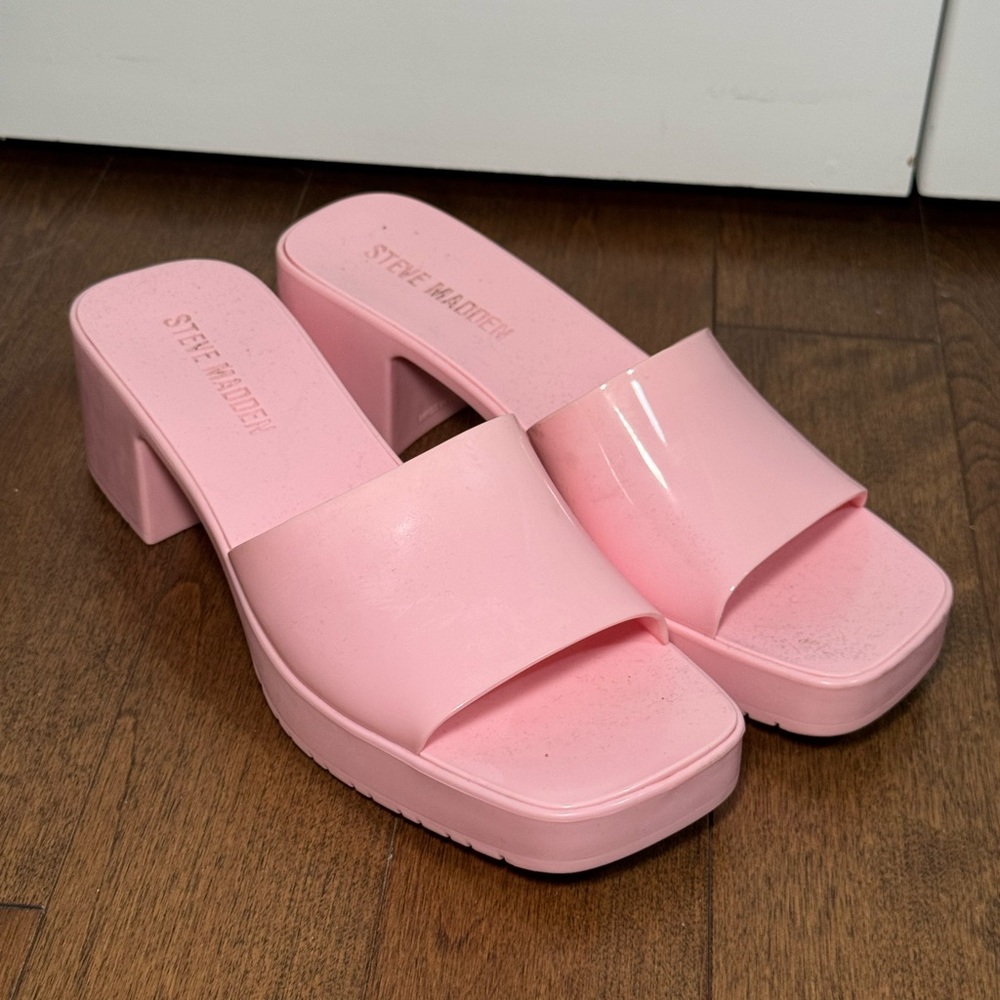 Pink slippers / sandals
